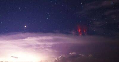 Красная молния: ученые объяснили феномен удивительных атмосферных явлений