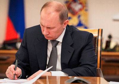 Путин подписал поправки к статье о госизмене. Теперь к ней можно приравнять любую помощь украинцам
