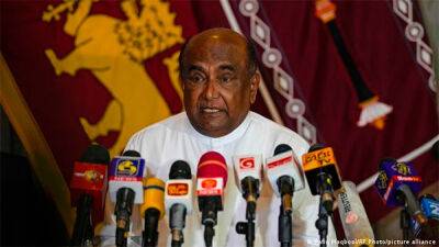 Парламент Шри-Ланки принял отставку президента страны