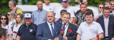 Общая память. В Гомеле нефтепроводчики Беларуси и России возложили цветы на Аллее Героев