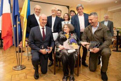 Видатну українську поетесу Ліну Костенко нагороджено французьким орденом Почесного легіону