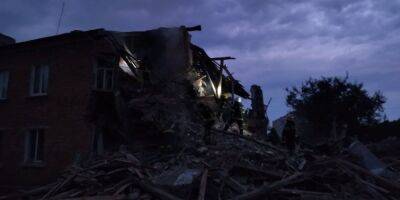 «Значительные разрушения»: ночью РФ обстреляла Чугуев Харьковской области, снаряды попали в жилые дома, двое погибших