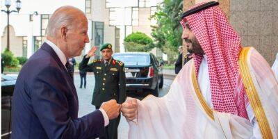 Байден впервые встретился с принцем Саудовской Аравии и возложил на него ответственность за убийство Хашогги