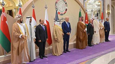 Байден в окружении арабских лидеров: Ближний Восток един как никогда