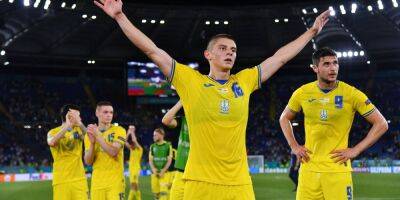 Футболист сборной Украины купил семь пикапов для ВСУ — видео