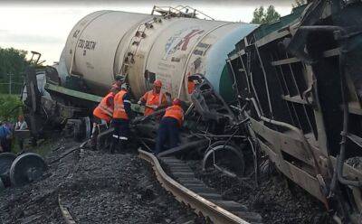 Масштабная авария случилась на железной дороге в рф, раскрыта неожиданная причина: кадры с места