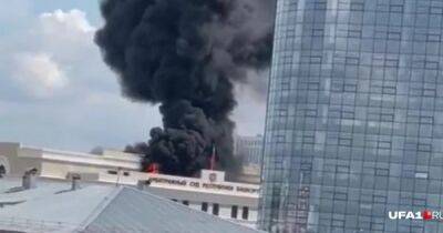 В российской Уфе горит новое здание Арбитражного суда Башкирии