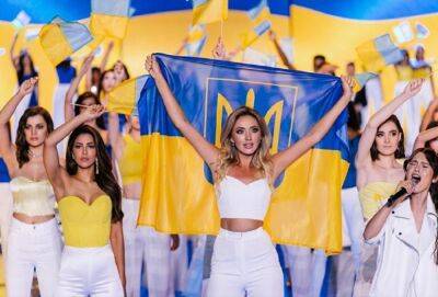 Одесситка подняла флаг Украины на конкурсе красоты в Польше | Новости