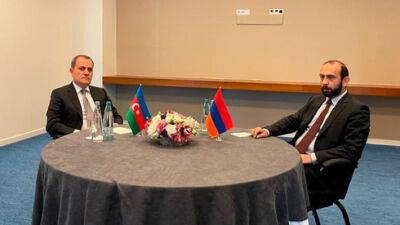 Глави МЗС Вірменії і Азербайджану провели першу двосторонню зустріч з часу війни в Карабаху