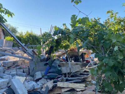Оккупанты снова обстреляли Никополь, разрушены частные дома, повреждена больница, есть прилет в порт – ГСЧС и ОВА