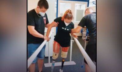 Медсестра з Лисичанська, що підірвалася на ворожій міні, вчиться ходити на протезах