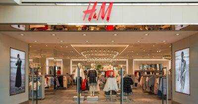 Сеть H&M полностью уходит из России