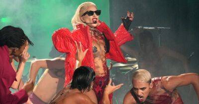 Леди Гага показала новые образы на концерте в Дюссельдорфе