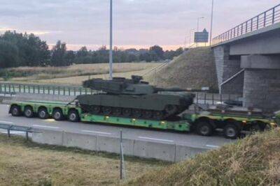 "На екстрений випадок": У Польщу прибула партія американських танків