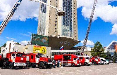 Пожарные соревновались в скоростном подъеме на 22-й этаж бизнес-центра «Тверь»