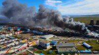 В россійському Анадирі масштабно палають склади. Відео