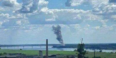 В районе Антоновского моста в Херсоне прогремели взрывы: нанесен удар по базе оккупантов — видео