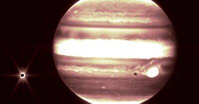 Джеймс Уэбб прислал новые фото Юпитера и его спутника (фото)