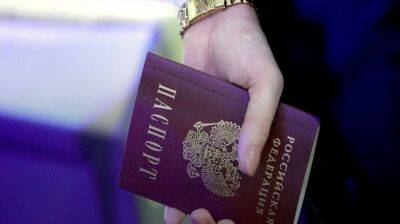 Оккупанты начали раздавать российские паспорта в Донецке