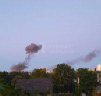 В Харькове на рассвете прогремели мощные взрывы: над городом черный дым