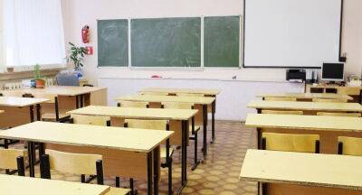 На Харьковщине свои дома покинули 8,4 тысячи учителей