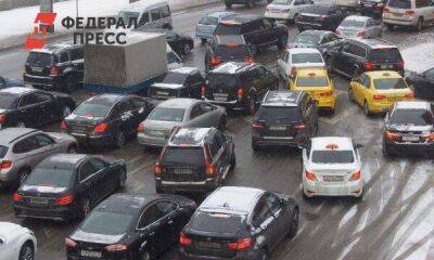 Автоэксперт посоветовал россиянам повременить с покупкой машины