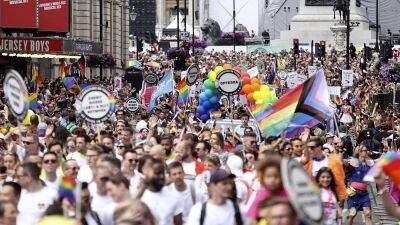 Права ЛГБТ: 50 лет лондонскому прайду