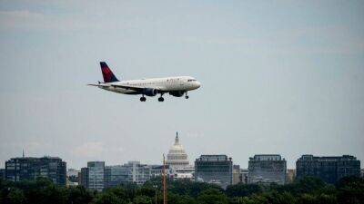 В США накануне Дня независимости отменили сотни авиарейсов