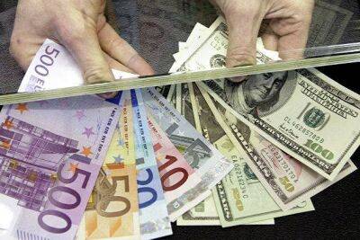 Рубль укрепляется к доллару и евро в начале торгов среды