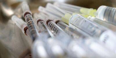 В Мариуполе оккупанты начали делать прививки от COVID-19 российской вакциной Спутник V — советник мэра