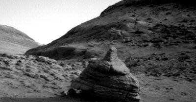 Curiosity обнаружил на Марсе камень, напоминающий популярное эмодзи (фото)