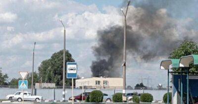 Виден черный дым: в районе захваченной Запорожской АЭС прозвучали взрывы (фото, видео)