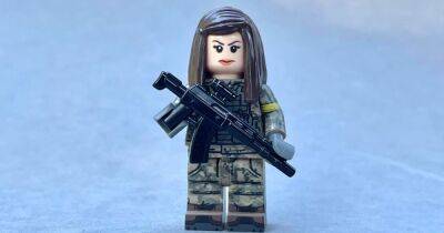 "Борются с фашизмом": ритейлер LEGO создал фигурки украинских женщин-парамедиков (фото)