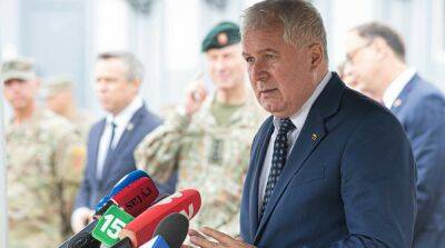 Литва направит Украине бронетранспортеры и боеприпасы