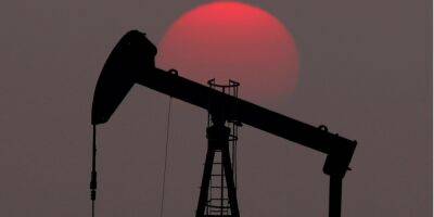 Ограничение цен на российскую нефть должно вступить в силу до декабря — Bloomberg