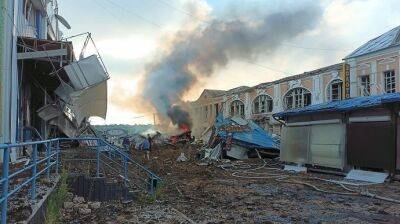 Донетчина: за ночь враг разрушил две школы и обстрелял центр Бахмута