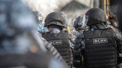 В Новосибирске сотрудника ФСИН уволили из-за украинского паспорта