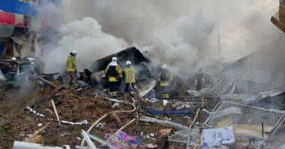 В Бахмуте россияне обстреляли рынок, вспыхнул пожар (ФОТО)