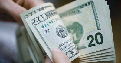 НБУ поднял официальный курс гривны к доллару на 25%: сколько будет стоить валюта