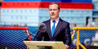 «Нужно пошире»: Медведев решил блеснуть своим «стратегическим видением» ситуации на Донбассе