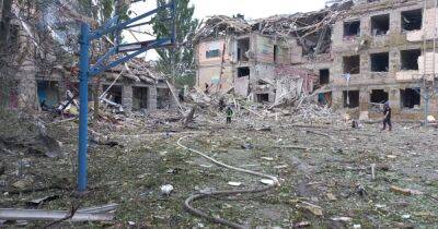 Удар по Краматорску: спасатели нашли под завалами тело мужчины, могут быть еще погибшие