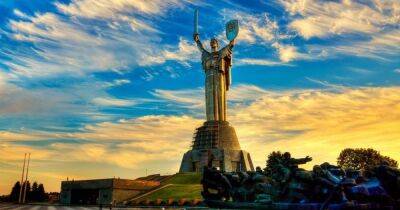Украинцы решили "судьбу" советских символов на "Родине-матери"