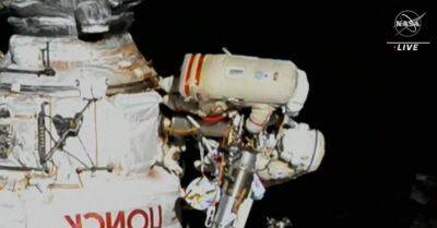 Астронавты из России и Италии покинули МКС и вышли в открытый космос