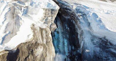Около 6 млрд тонн воды в день. В Гренландии произошел сумасшедший скачек таяния льда