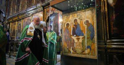 Российский патриарх Кирилл испортил бесценную икону "Троица" Андрея Рублева