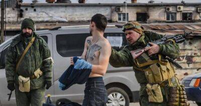 В Мариуполе оккупанты боятся украинских партизан и усиливают фильтрацию