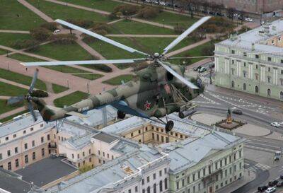 Военные летчики на малой высоте прошли над центром Санкт-Петербурга, взлетев с аэродромов Тверской области