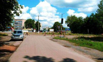 Військові РФ вдарили ракетою по фермі в окупованій Боровій і переконують місцевих, що це ЗСУ