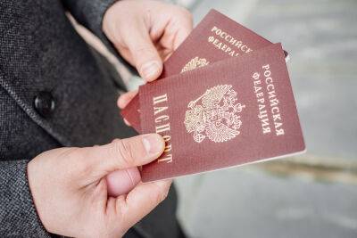 Кабмін обговорює питання запровадження кримінальної відповідальності за отримання російського паспорта