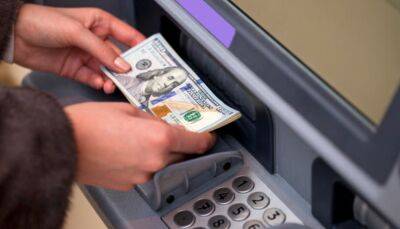 Новий офіційний курс долара та нові обмеження на оплату картками та зняття готівки: зміни від НБУ